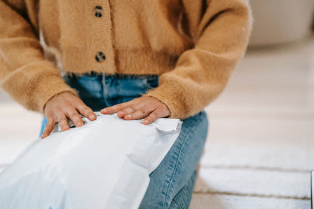 Empty-box claims and swapped returns: how tamper-proof bags help